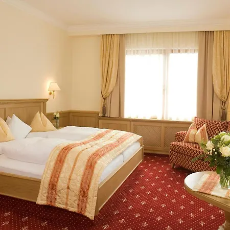 מלון Gartenhotel Maria Theresia 4*