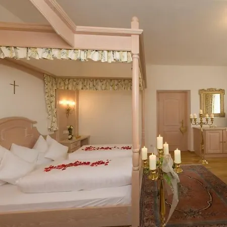 Gartenhotel Maria Theresia Hotel 4*
