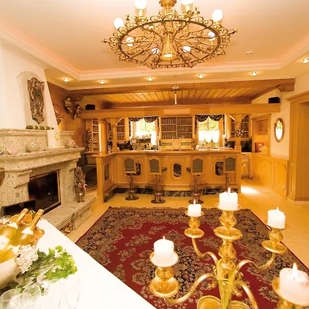 Gartenhotel Maria Theresia Hotel Hall in Tirol