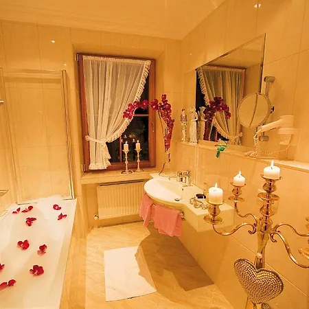 Gartenhotel Maria Theresia Hotel 4*